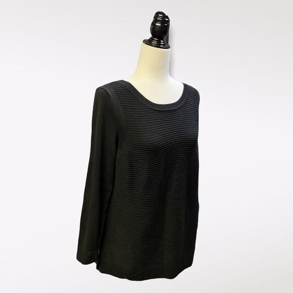 Dalia | Women’s Ribbed Long Sleeve Shirt - Picture 2 of 5